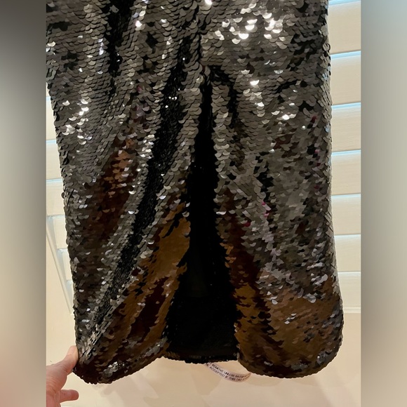 HOUSE OF CB - BLACK SEQUIN STRAPLESS BOW DRESS - Picture 12 of 15